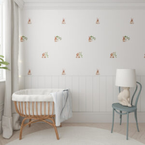 Gestaltung eines Babyzimmers mit Häschentapete und Lamperie