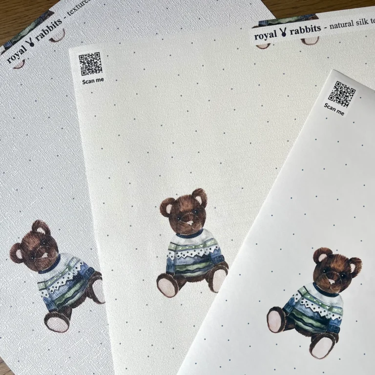 The text you provided is already in German. **GERMAN TRANSLATION:** Vergleich zwischen Strukturtapete und Vliestapete