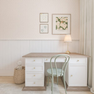 Pokój ucznia. Pokój dziewczynki- tapeta na ścianie