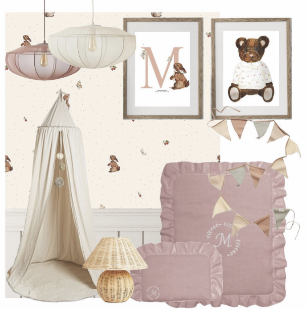 Inspiration mit Tapete in Bunnies 🐰🍓und Himbeeren. Hier nur die mädchenhafte Version. Eingerahmt von unseren Postern: Adeline Bär 🐻 und Initial mit Hase 🐰❤️